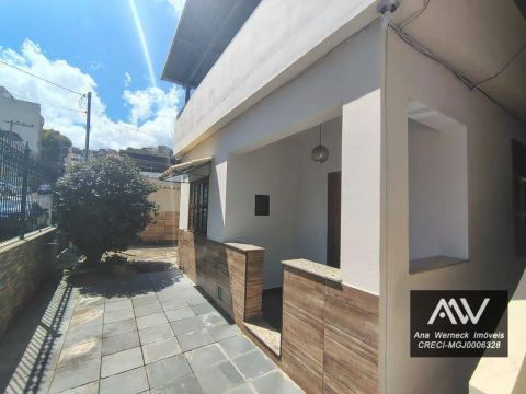 Casa com 3 dormitórios para alugar, 180 m² por R$ 3.000,00/mês - Bandeirantes - Juiz de Fo
