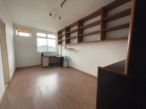 Escritório com ótima localização e estrutura
