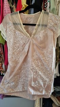 Blusa de renda bege