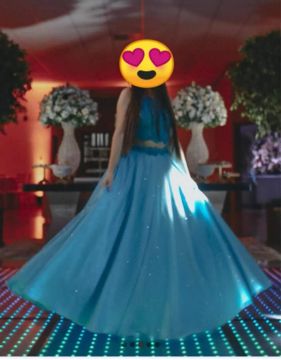Conjunto de saia e cropped para debutante