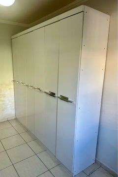 Guarda-Roupa Branco de 6 Portas