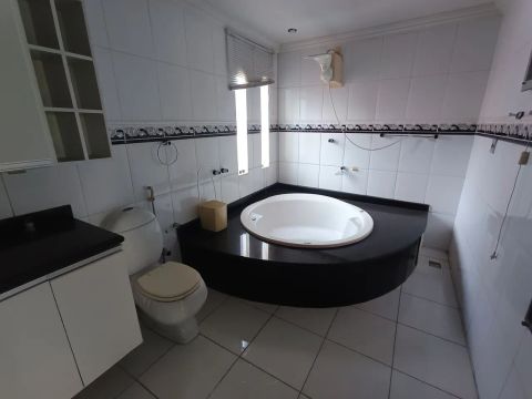 //Casa Comercial ou Residencial no Ajuricaba 