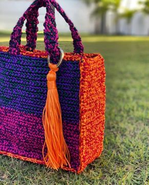 BOLSAS EM CROCHÊ NOVAS