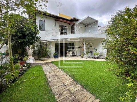 Casa espaçosa com 3 quartos e 342m² em condomínio fechado - Condomínio Aldebaran Ômega