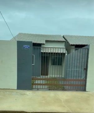 Aluga-se casa no Ouro Verde