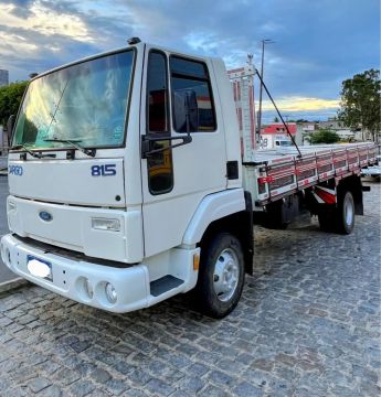 Caminhão Ford Cargo 815 2003