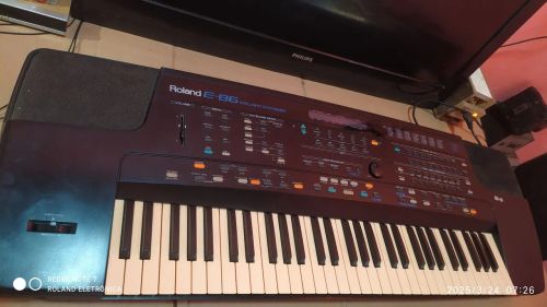 Teclado Roland E-86 - Inteligente e Completo
