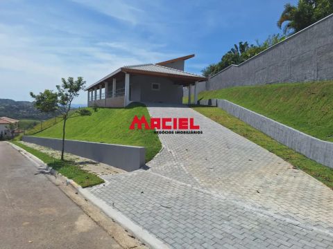 Imóvel para venda tem 250 metros quadrados com 3 quartos