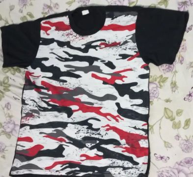 Estou vendendo essa camiseta da Oakley camuflada tamanho G