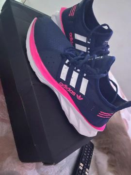 Tênis Adidas feminino 