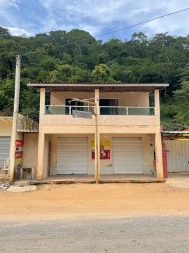 Ponto comercial com apartamento em Valão MG