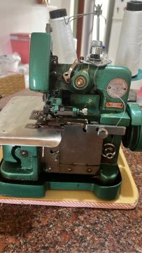 Máquina de Costura Overlock Gemsy