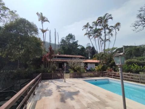Excelente residência em Itaipava com terreno 2.600 m²