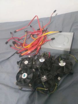 Lote de Peças de PC - 13 Cabos SATA, 5 Coolerbox e 1 Leitor de DVD