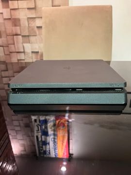 PlayStation 4 - 1TB + 2 Controles + 3 Jogos