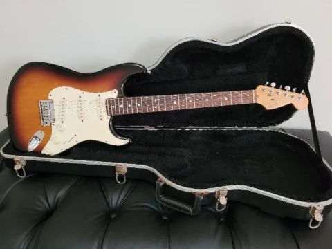 Guitarra Fender Stratocaster American Standard