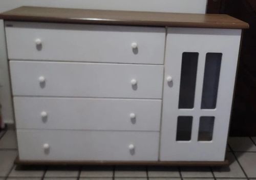 Cômoda 4 Gavetas com Porta - Branco