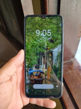 Smartphone Android com tela de 6.4 polegadas