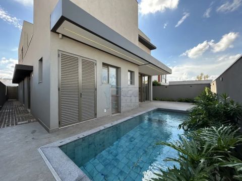 Casa sobrado de 268m² com 05 quartos à venda em condomínio - Vila do Golfe