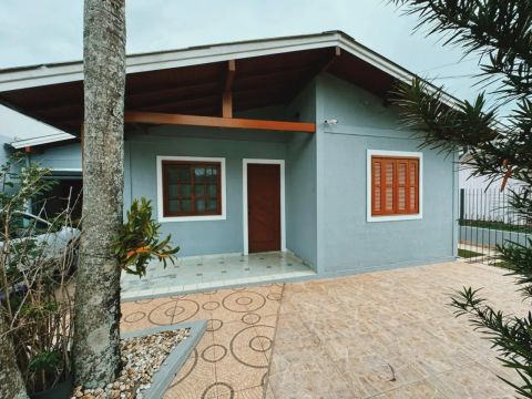 Terreno de 300 m² com 02 casas no pátio no bairro Centenário, em Sapiranga