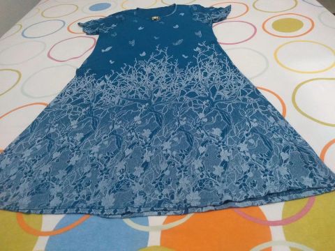 Vestido feminino elegante e soltinho.