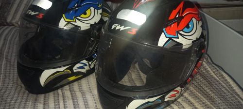 2 capacetes FW3