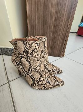 Botas de Salto Alto Estilo Cobra tamanho 36