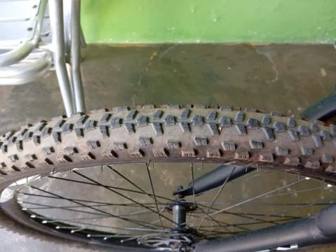 Vendo bicicleta semi noma sem marcas de uso