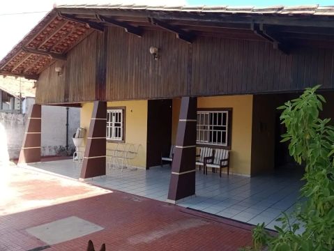 Casa no Santa Isabel com 3 quartos sendo 1 suítes DCE financia