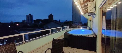 Tríplex 200m² Praia do Quilombo Piscina aquecida/Wifi/AC total 3 quartos