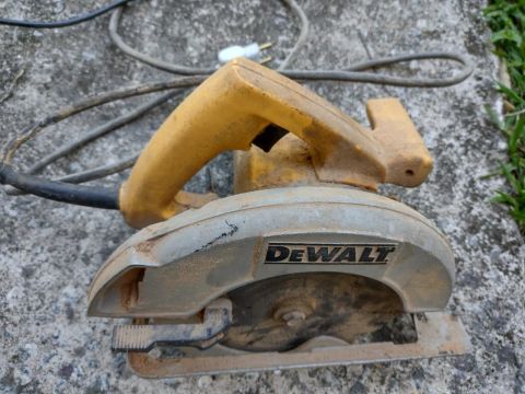 Serra Circular Dewalt Usada