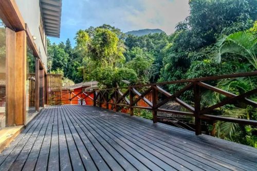 384m² em condomínio bucólico e arborizado, com segurança completa e lazer para toda famíli
