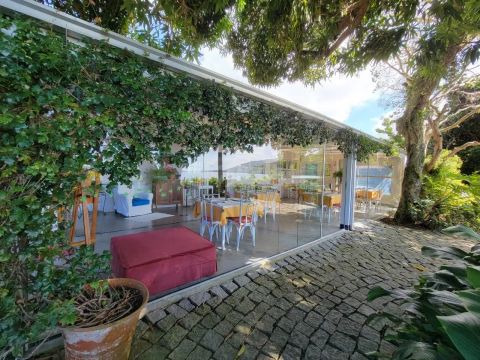 Restaurante estrelado á venda na beira da Lagoa da Conceição