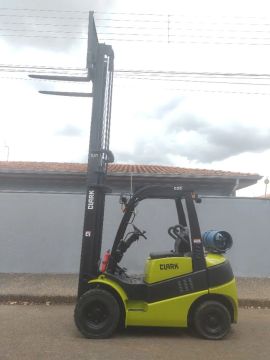 Empilhadeira Clark 2,5T * C 25 * 2010