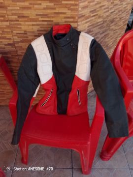 Jaqueta de Couro Masculina Vermelha e Preta