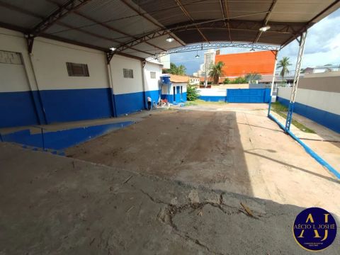 Alugo barracão comercial com doca e 660m² no pico do amor