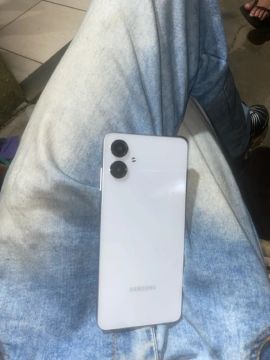 Samsung A06 Semi novo