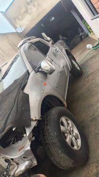 Mitsubishi L200 Triton a gasolina - sucata pra retirada de Peças 