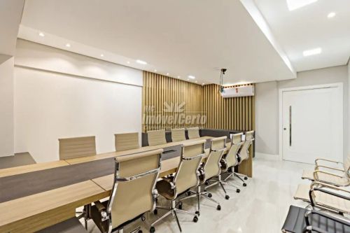 Edifício com 6 Pavimentos (subsolo+05 andares) Área Construída = 1.028,00 m² no Xaxim