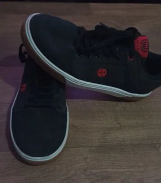 Tênis masculino Ollie . Tamanho 40.