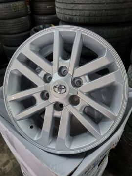 Roda Hilux aro 17 prata 3190,00 o jogo à vista
