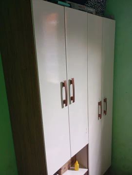 Vende-se guarda-roupa de solteiro usado Sime novo 