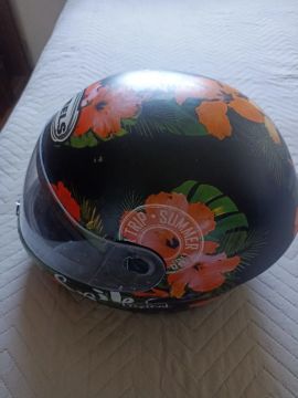 Capacete número 58, bota de borracha número 39