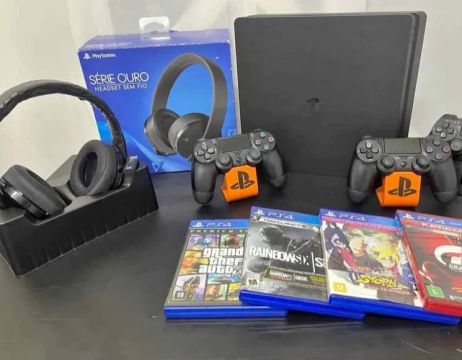 Vendo Play 4 em ótimo estado.