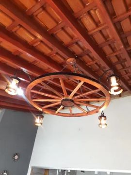 Luminária roda de carroça pendente 