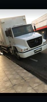 Atron 13/19 ano 2014/2014 com baú de 7 metros