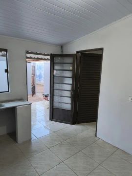 Casa 2 dor sala/cozinha com varanda e quintal sem Vaga