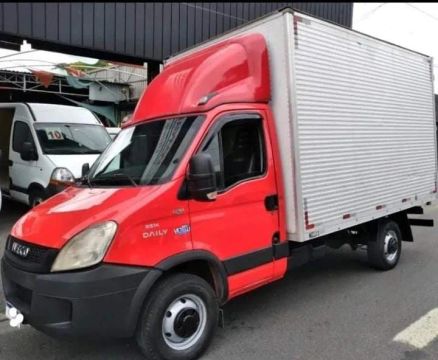 Iveco baú seco ano 2013 (transferência de dívida)