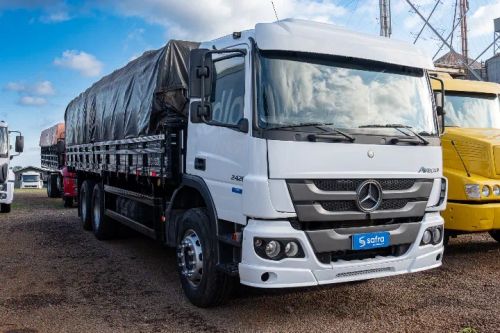 Caminhão Mercedes Atego 2426 6x2 2012