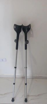 Cadeira de banho, par de muletas ,bota ortopédica ,kit cunhas de aquiles 